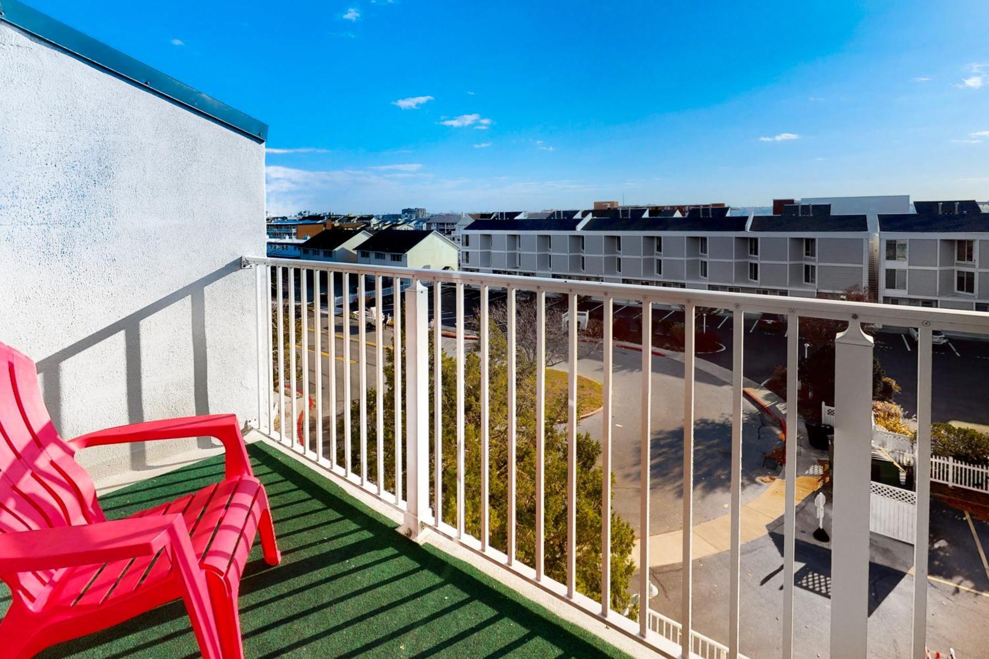 Pintail Point Condos Ошен Сити Номер фото
